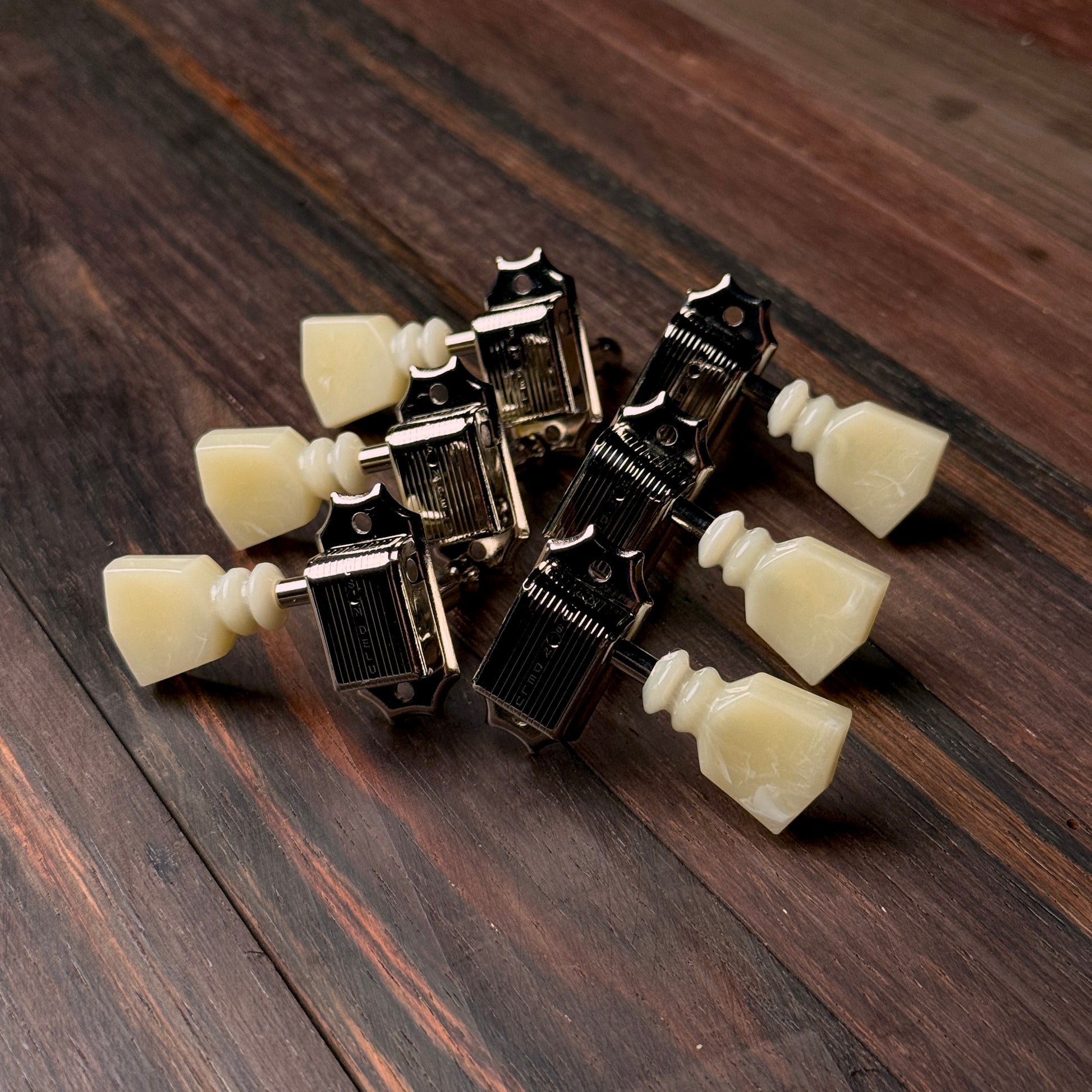 Retrospec Exclusive Series Kluson Deluxe Tuners with Double Ring Keystone Buttons