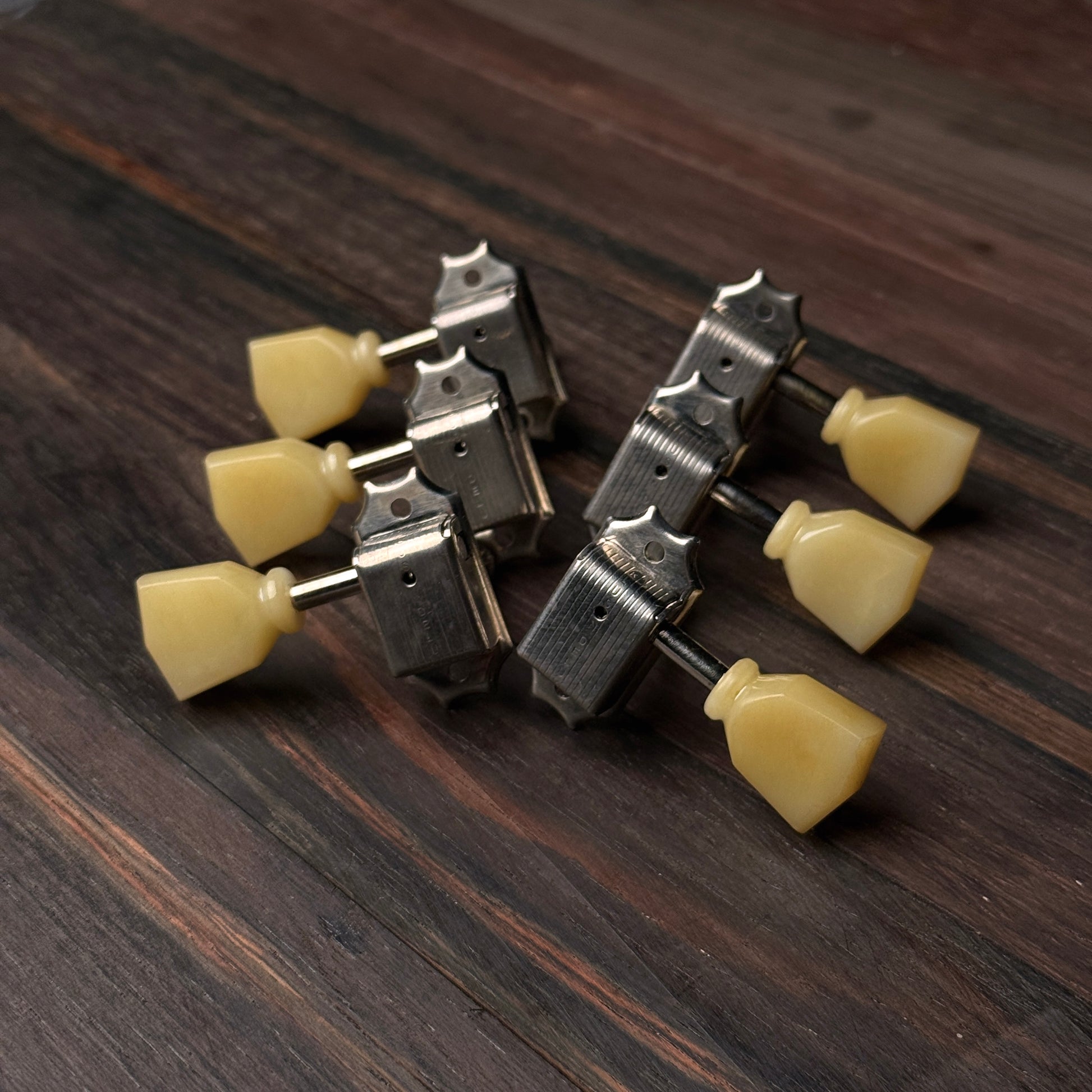Retrospec Exclusive Series Kluson Deluxe Tuners with Single Line Keystone Buttons
