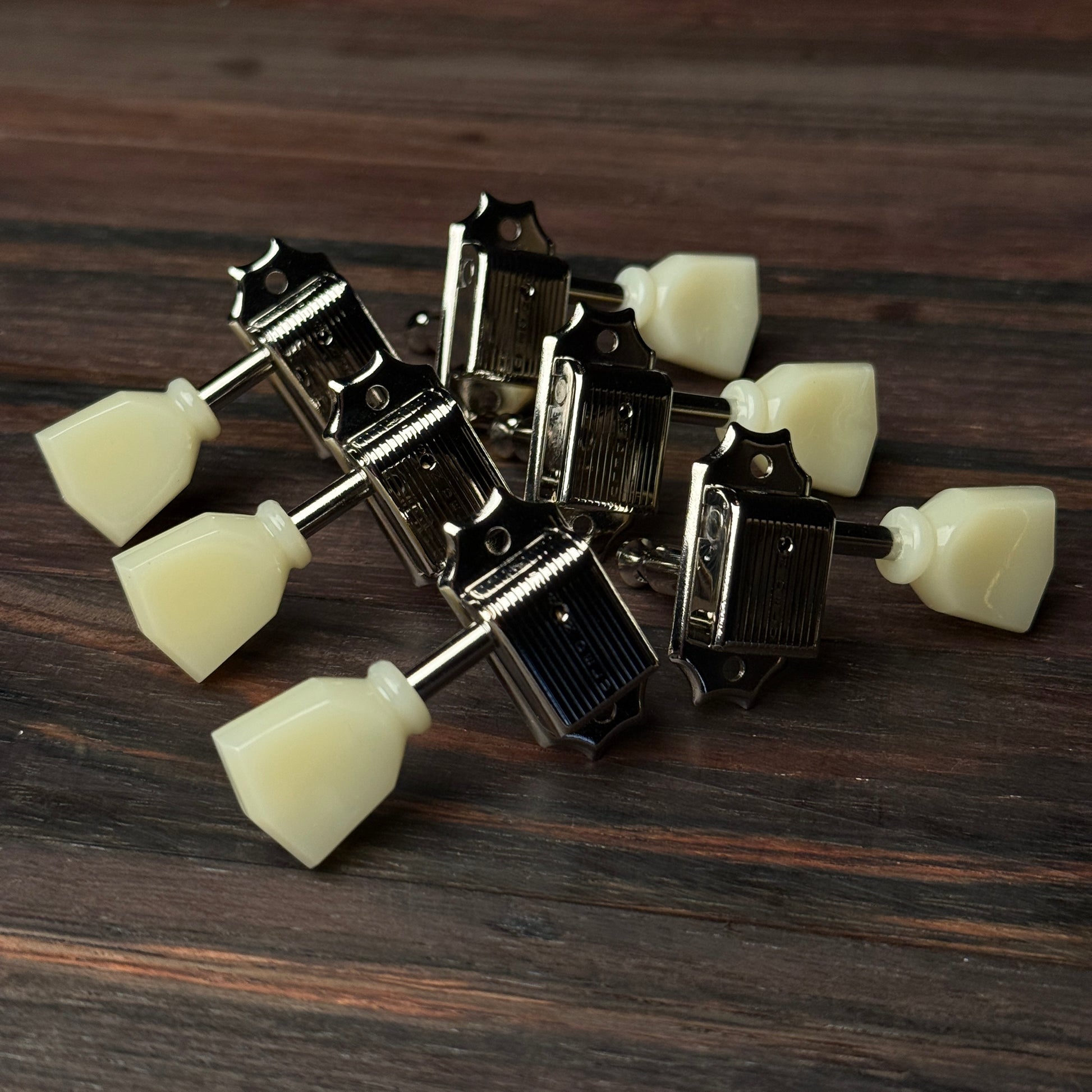 Retrospec Exclusive Series Kluson Deluxe Tuners with Single Line Keystone Buttons NOS