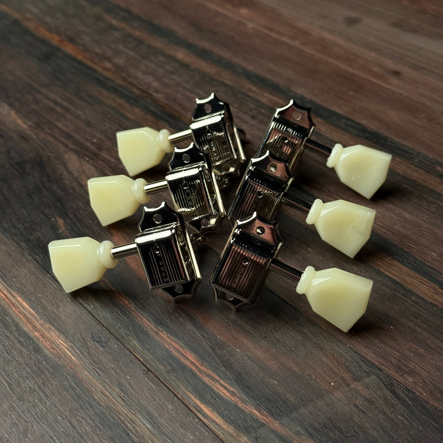 Retrospec Exclusive Series Kluson Deluxe Tuners with Single Line Keystone Buttons NOS